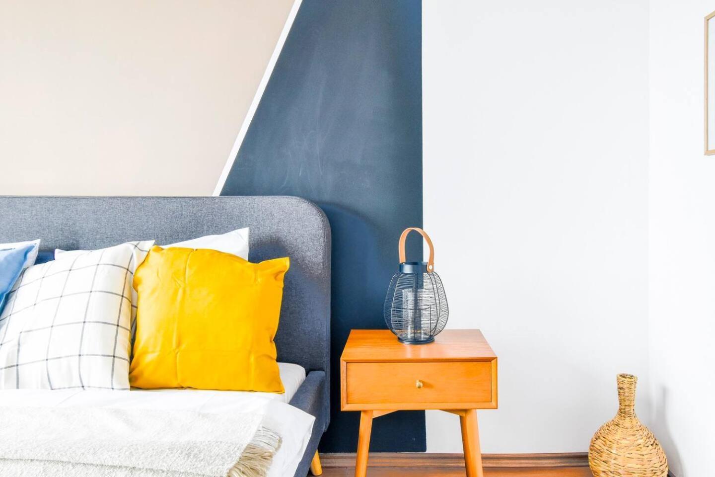 Super Fresh! 3bdr In Center's Artistic Area Apartment *