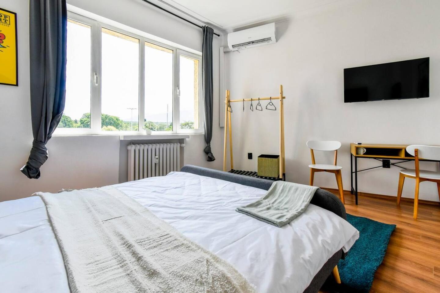 Super Fresh! 3bdr In Center's Artistic Area